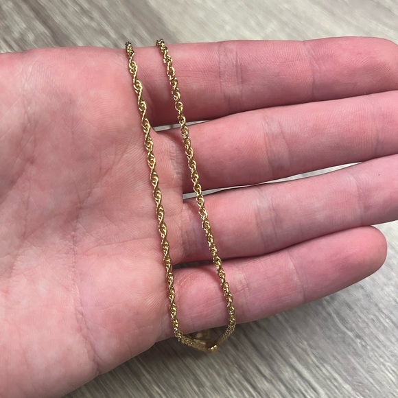 Like New! Vintage Nina Ricci Gold Pendant Necklace - Picture 4 of 7